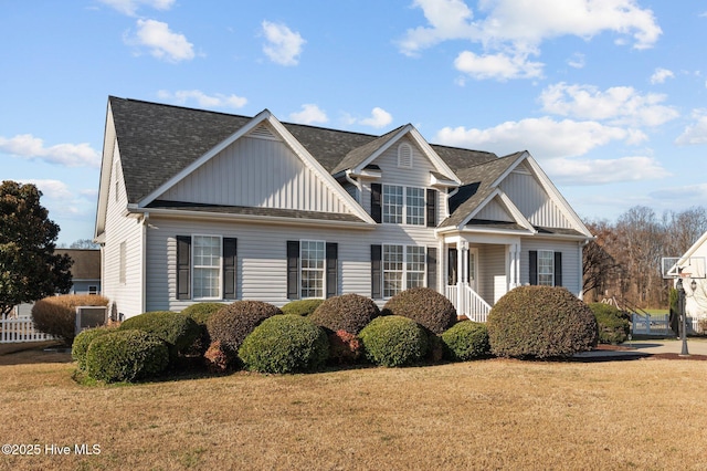 view of front of house featuring a front lawn