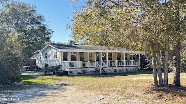 view of front facade with covered porch and a front yard