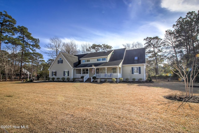 view of front of property featuring fence, a porch, and a front yard