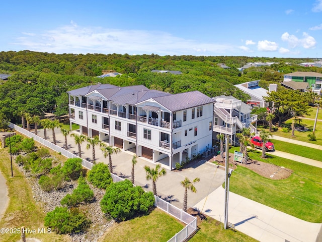 bird's eye view featuring a wooded view