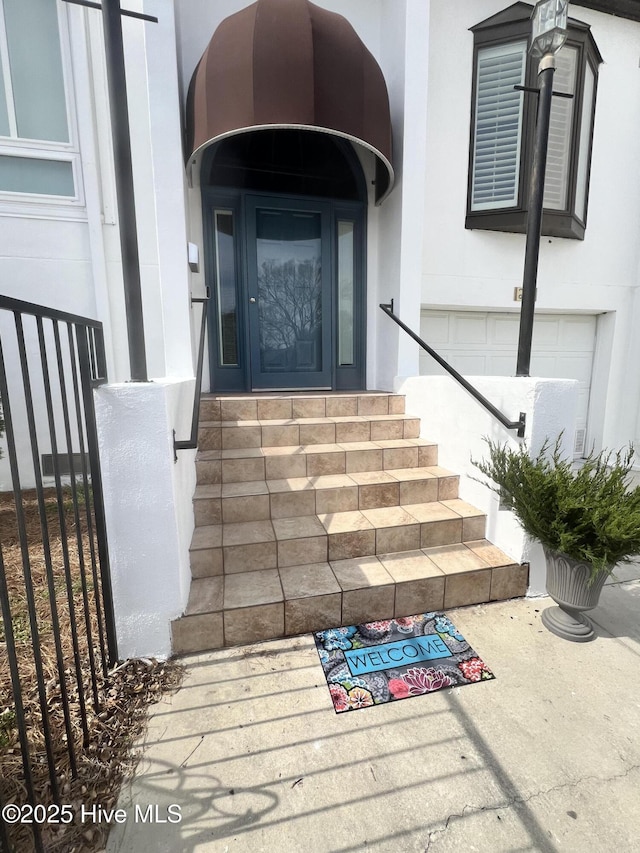 property entrance with stucco siding