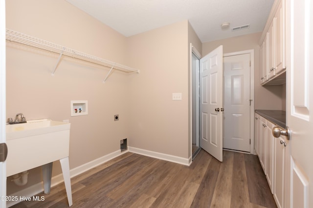 125 Neeley Ln, New Bern, NC 28560 - bathroom with visible vents, a sink, a shower with shower door, and tile patterned floors