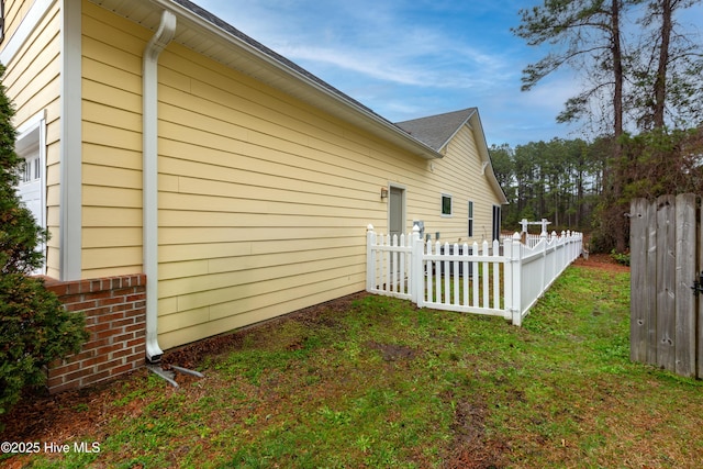 125 Neeley Ln, New Bern, NC 28560 - view of front facade with a porch, brick siding, fence, and concrete driveway