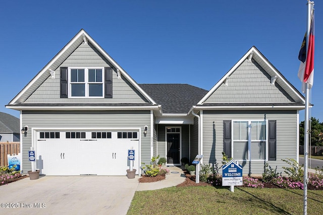 craftsman house featuring a front yard