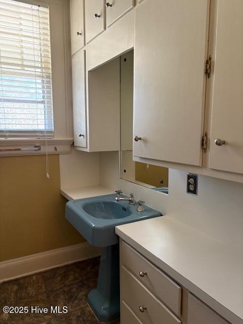 bathroom featuring sink