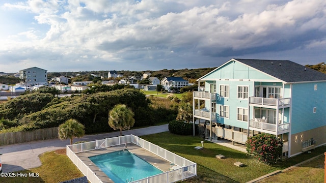 view of pool featuring a yard