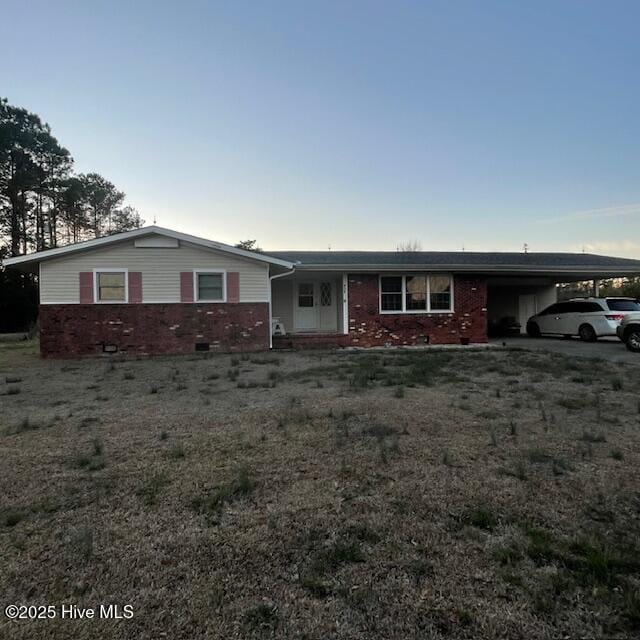 single story home with a carport