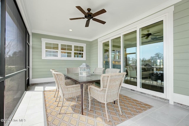 sunroom with ceiling fan