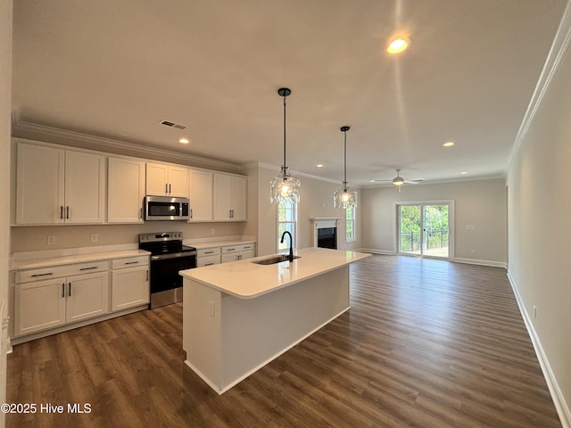 178 Pine View Blvd, Beaufort, NC 28516 - interior space featuring visible vents, crown molding, baseboards, dark wood-type flooring, and a chandelier