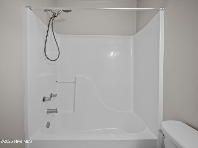 bathroom featuring toilet and washtub / shower combination