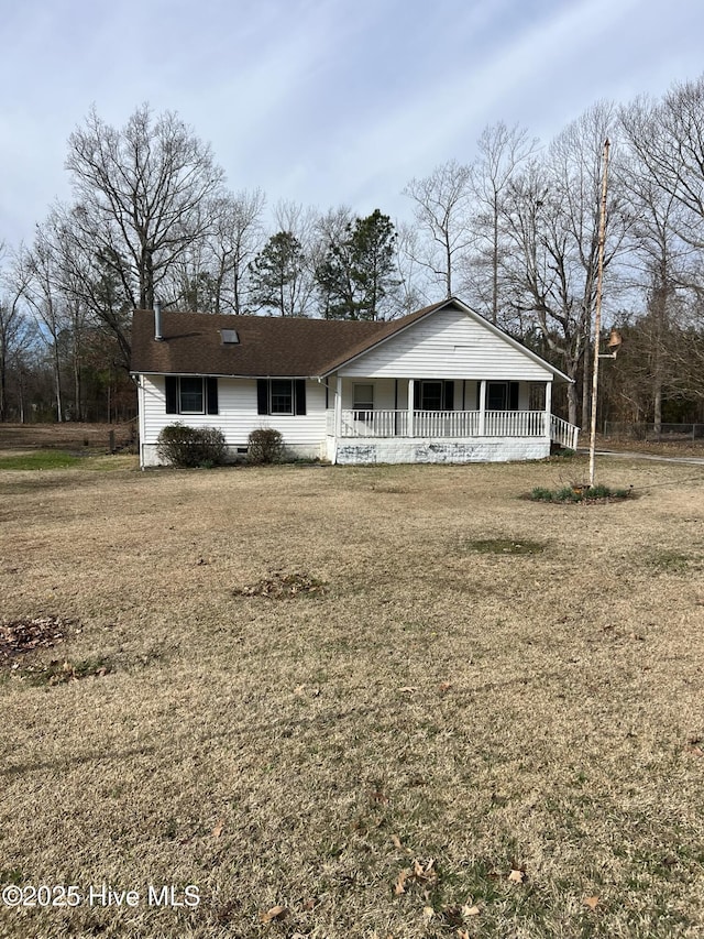 view of front of house with a front yard, crawl space, and covered porch