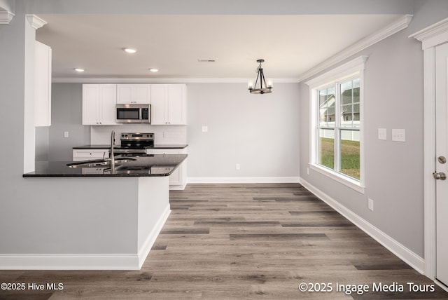 1200 Hunley Ct, Winterville, NC 28590 - kitchen with stainless steel appliances, a sink, crown molding, and white cabinetry