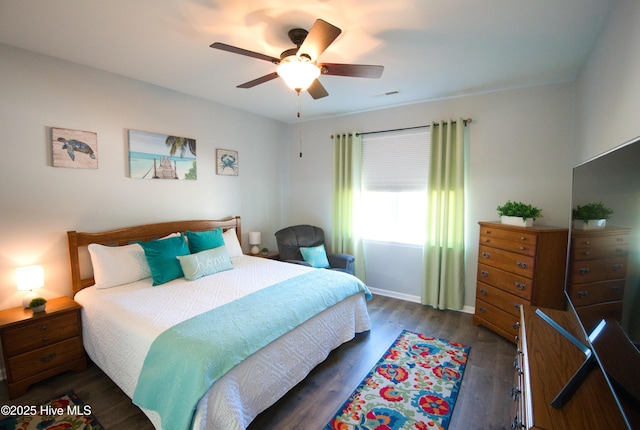 bedroom featuring dark wood-type flooring, visible vents, and a ceiling fan