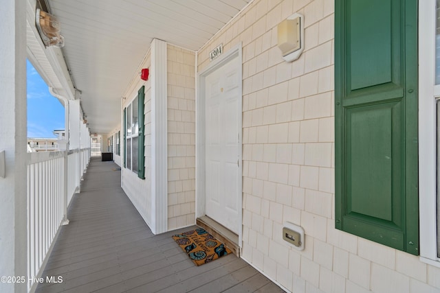 property entrance with covered porch