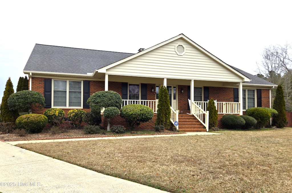 view of front of property with a front yard and covered porch