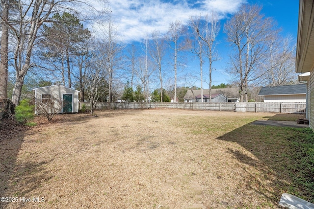 view of yard featuring a storage unit