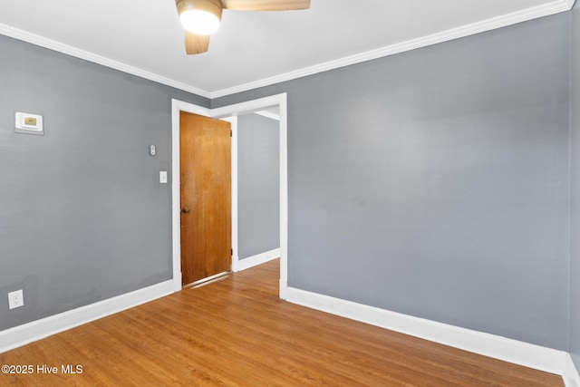 unfurnished room featuring wood-type flooring, ornamental molding, and ceiling fan