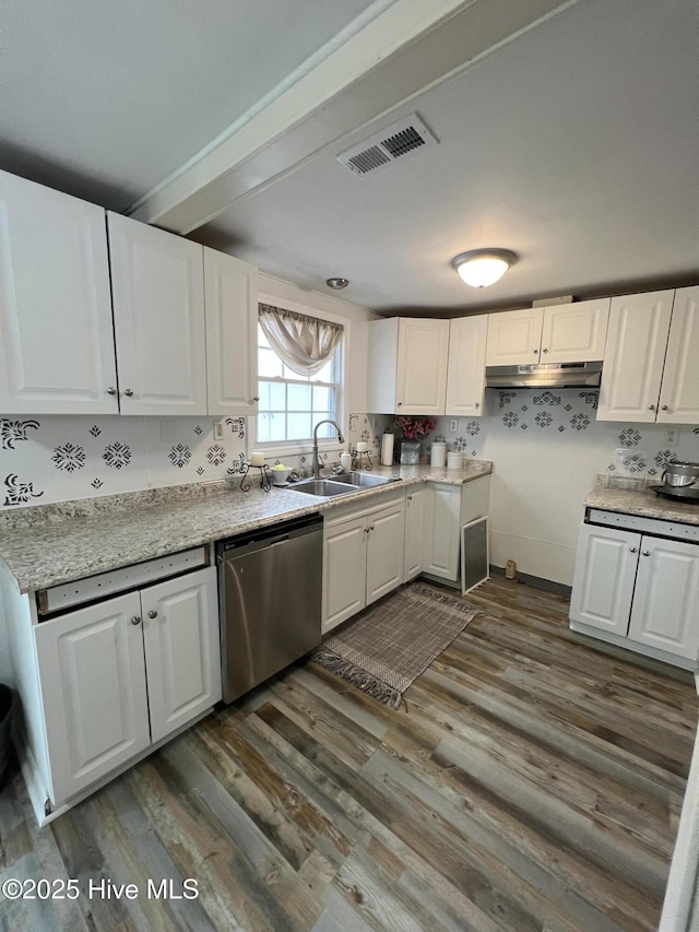 kitchen featuring visible vents, a sink, dark wood finished floors, white cabinets, and dishwasher