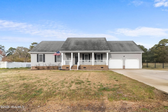 view of front of property featuring a front yard, fence, driveway, a porch, and crawl space