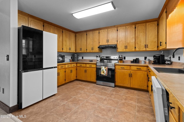 kitchen with stainless steel range with electric stovetop, a sink, under cabinet range hood, refrigerator with glass door, and dishwashing machine