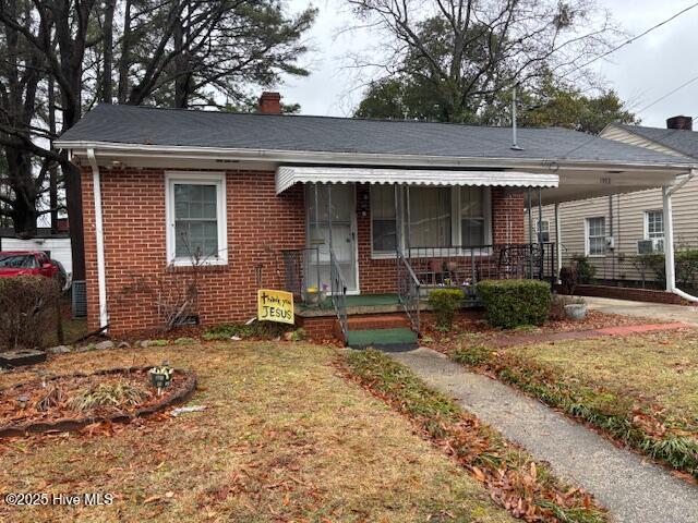 bungalow featuring a front yard and covered porch