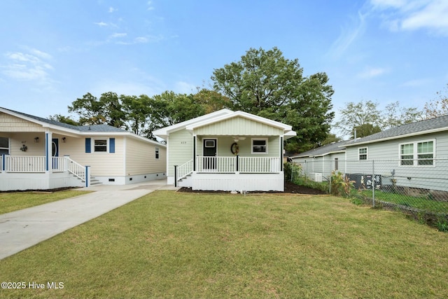 view of front of property featuring a front lawn and a porch