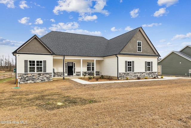 craftsman house with a front lawn and a porch