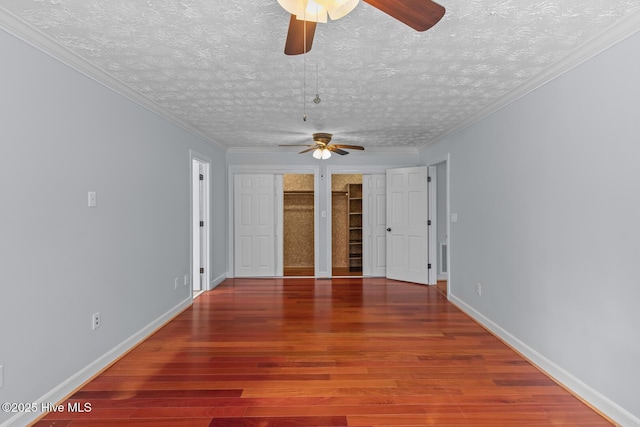 spare room with ceiling fan, a textured ceiling, wood-type flooring, and ornamental molding