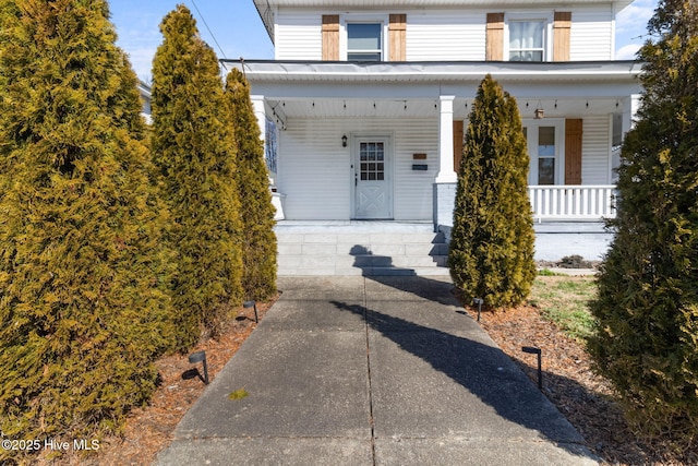 view of front of property featuring covered porch