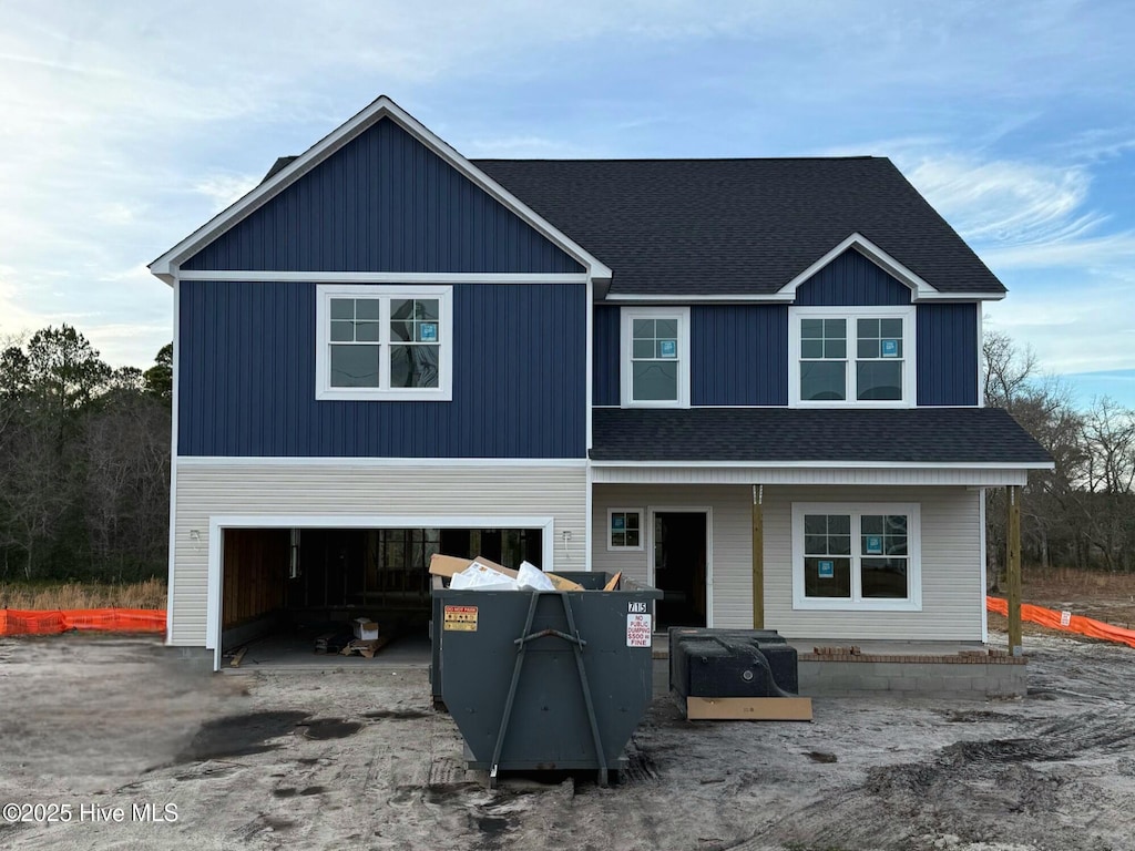 view of front facade featuring a garage