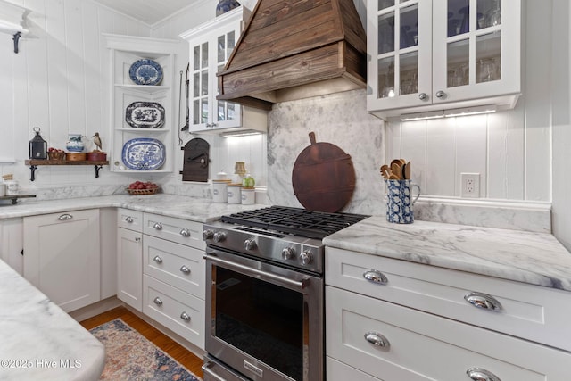 121 Dolphin Ln, Sneads Ferry, NC 28460 - kitchen featuring high end stove, premium range hood, white cabinetry, light wood-style floors, and glass insert cabinets