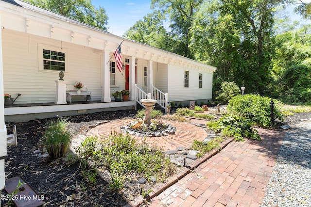 121 Dolphin Ln, Sneads Ferry, NC 28460 - view of front of home featuring covered porch and crawl space