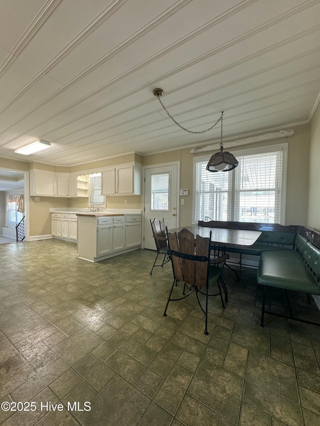 dining space featuring baseboards and ornamental molding