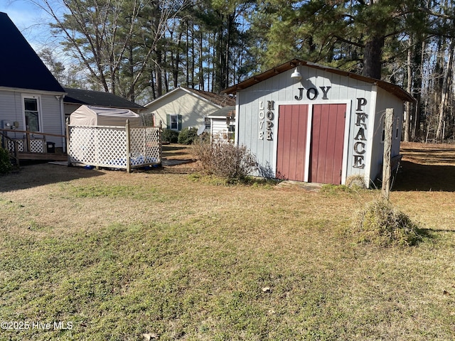 view of yard with a storage shed