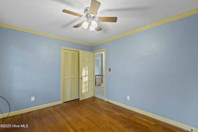 empty room featuring ornamental molding, hardwood / wood-style flooring, and ceiling fan