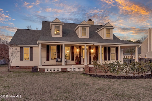 view of front of property with covered porch, a shingled roof, crawl space, and a front yard