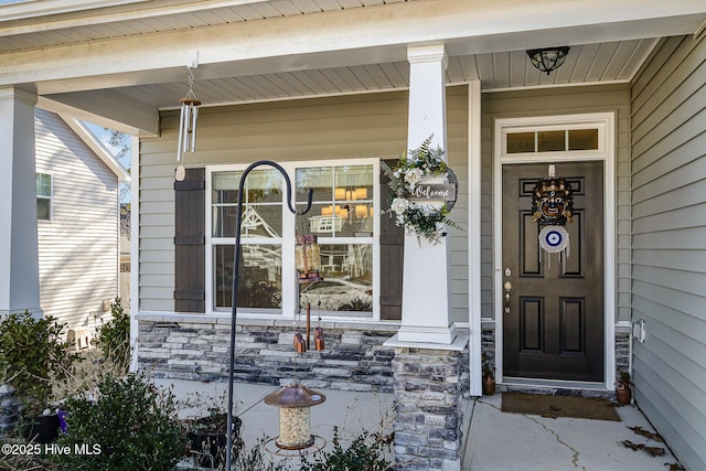 property entrance featuring a porch