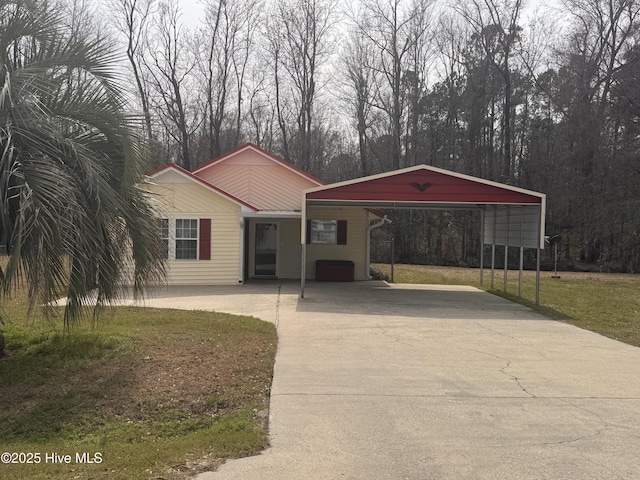 view of front of house with a carport, a front yard, and driveway