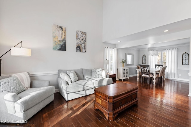 living area featuring dark wood-style floors, recessed lighting, crown molding, and baseboards