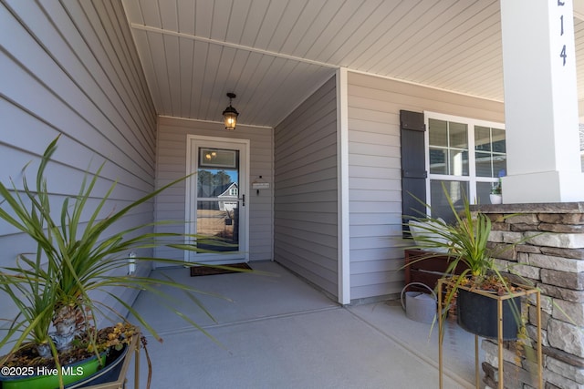 entrance to property featuring covered porch