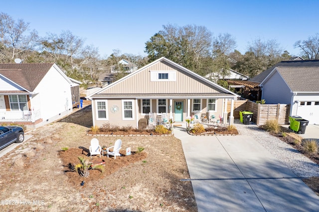 view of front of house with fence and a porch