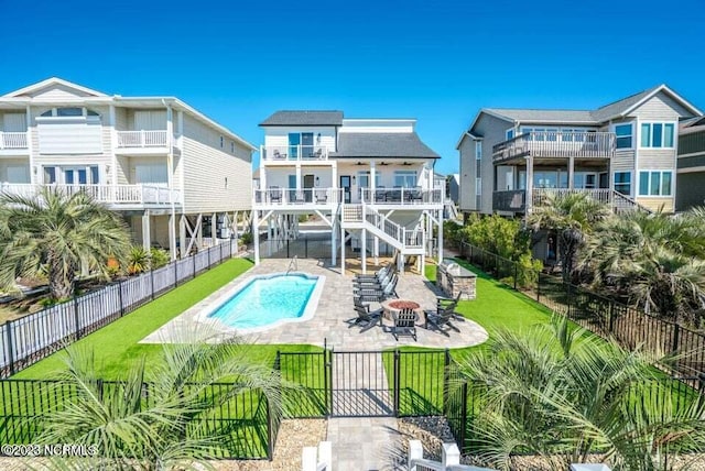 view of swimming pool