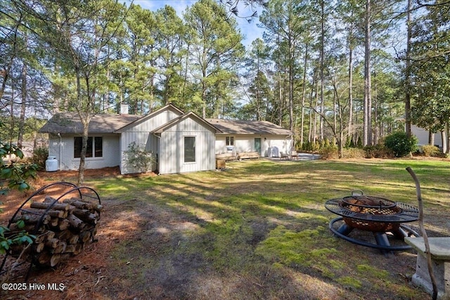 view of yard with a fire pit