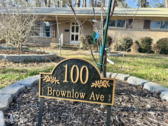 view of community / neighborhood sign