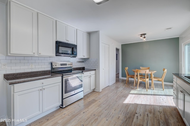 kitchen with stainless steel range with electric cooktop, visible vents, backsplash, light wood-style floors, and black microwave