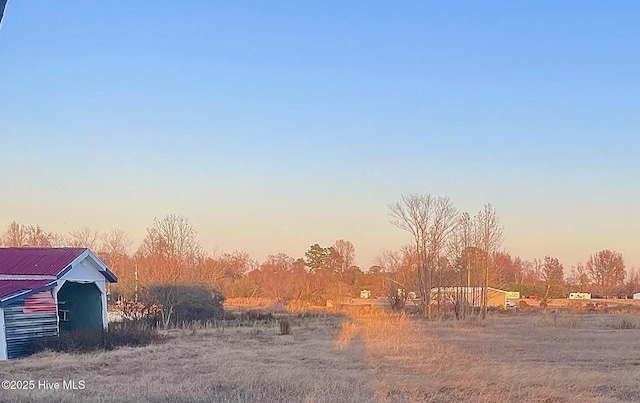 view of yard at dusk