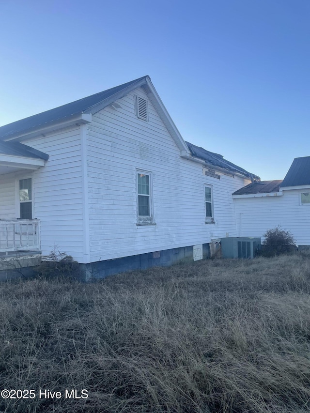 view of home's exterior