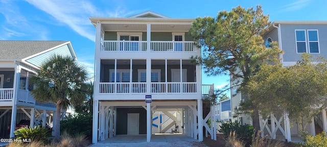 view of front of house featuring a carport and driveway