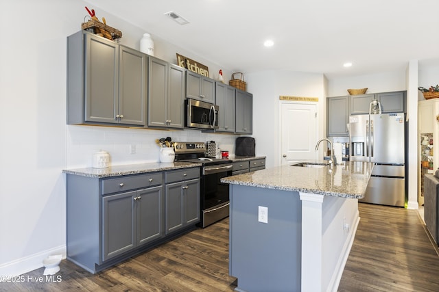 kitchen with stainless steel appliances, gray cabinets, a sink, and visible vents