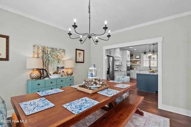 dining room featuring crown molding, dark wood-type flooring, and an inviting chandelier